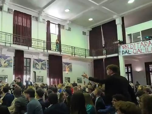 "Imparate a rispettare la democrazia". Valditara zittisce i collettivi tra gli applausi delle Consulte studentesche