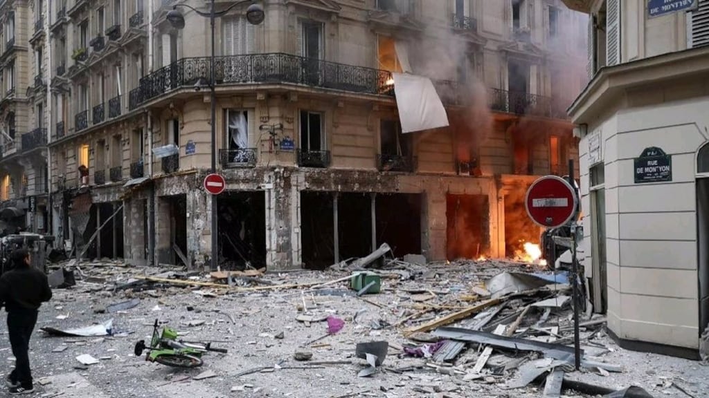 Esplosione nel centro di Parigi: tre morti, tre italiani tra i feriti