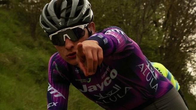 Ancora un dramma nel ciclismo: cade 19enne italiano. È grave