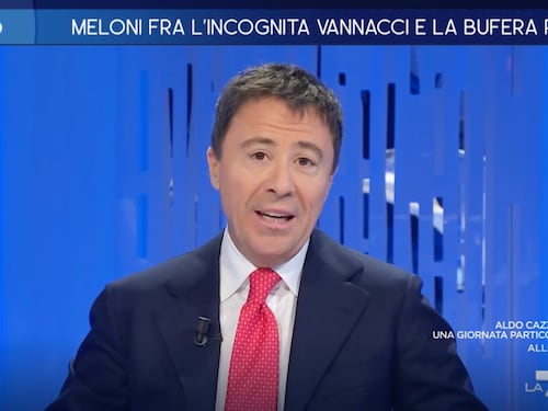 “Favorisce la sinistra...”. Bocchino smonta Vannacci in diretta