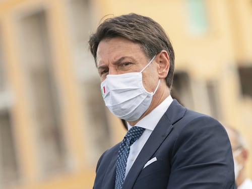 Gli italiani non si fidano di Conte: gradimento in caduta libera