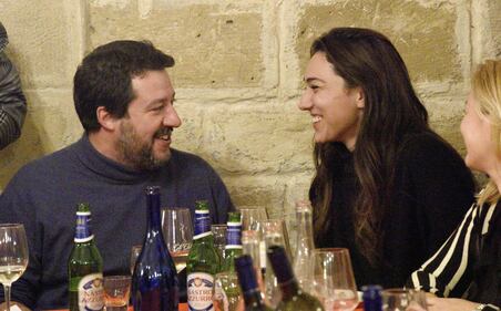 Matteo Salvini con la fidanzata Francesca Verdini in un ristorante di Bari 2