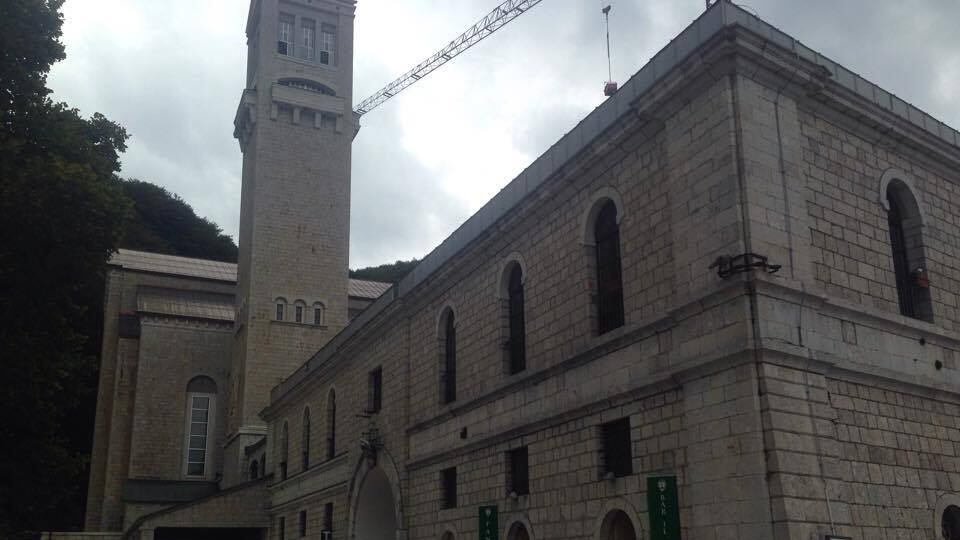Furto sacrilego a Montevergine, rubati i gioielli della Madonna