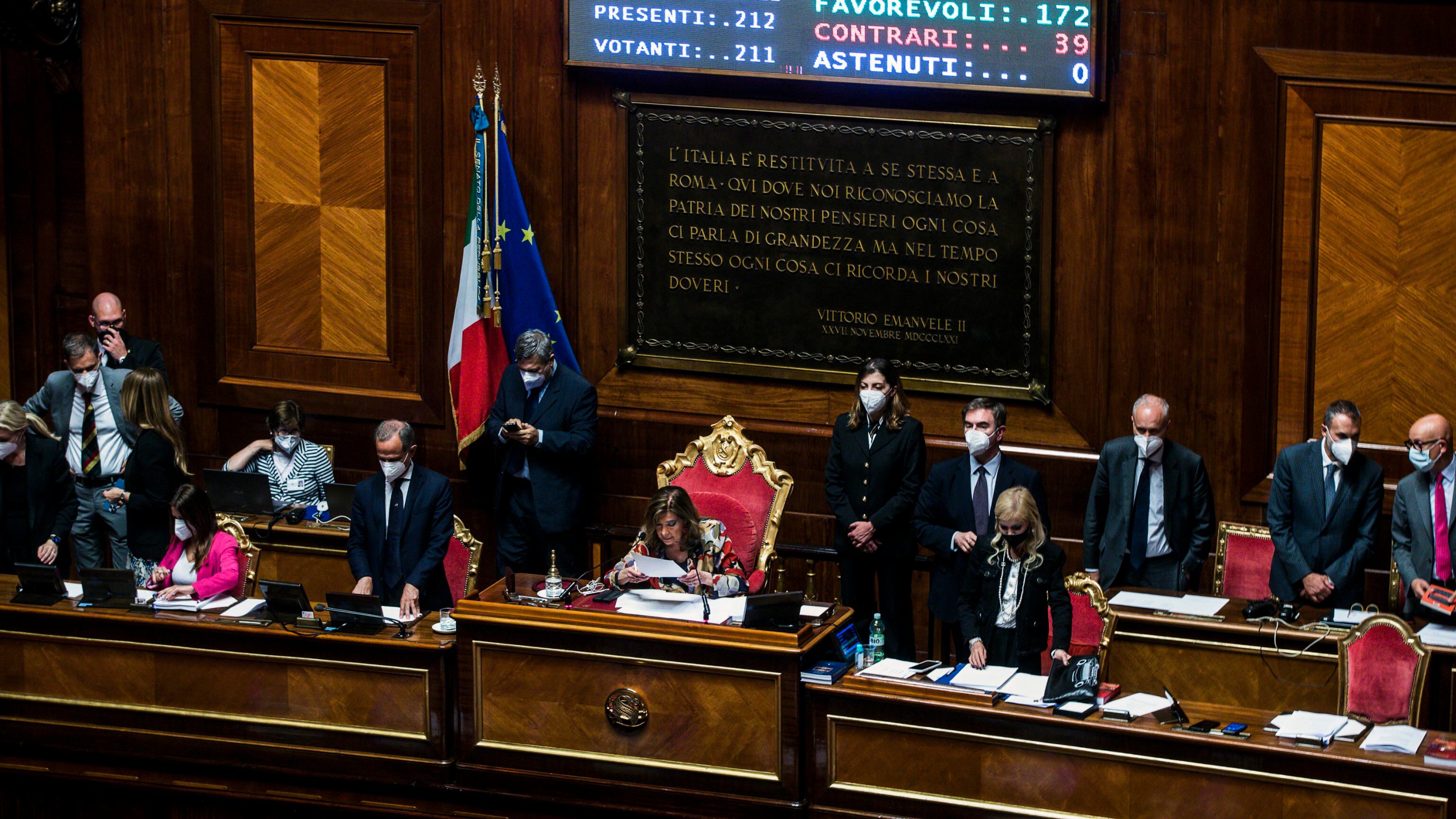 "Finalmente liberi". Quel brindisi dei 5S alla buvette