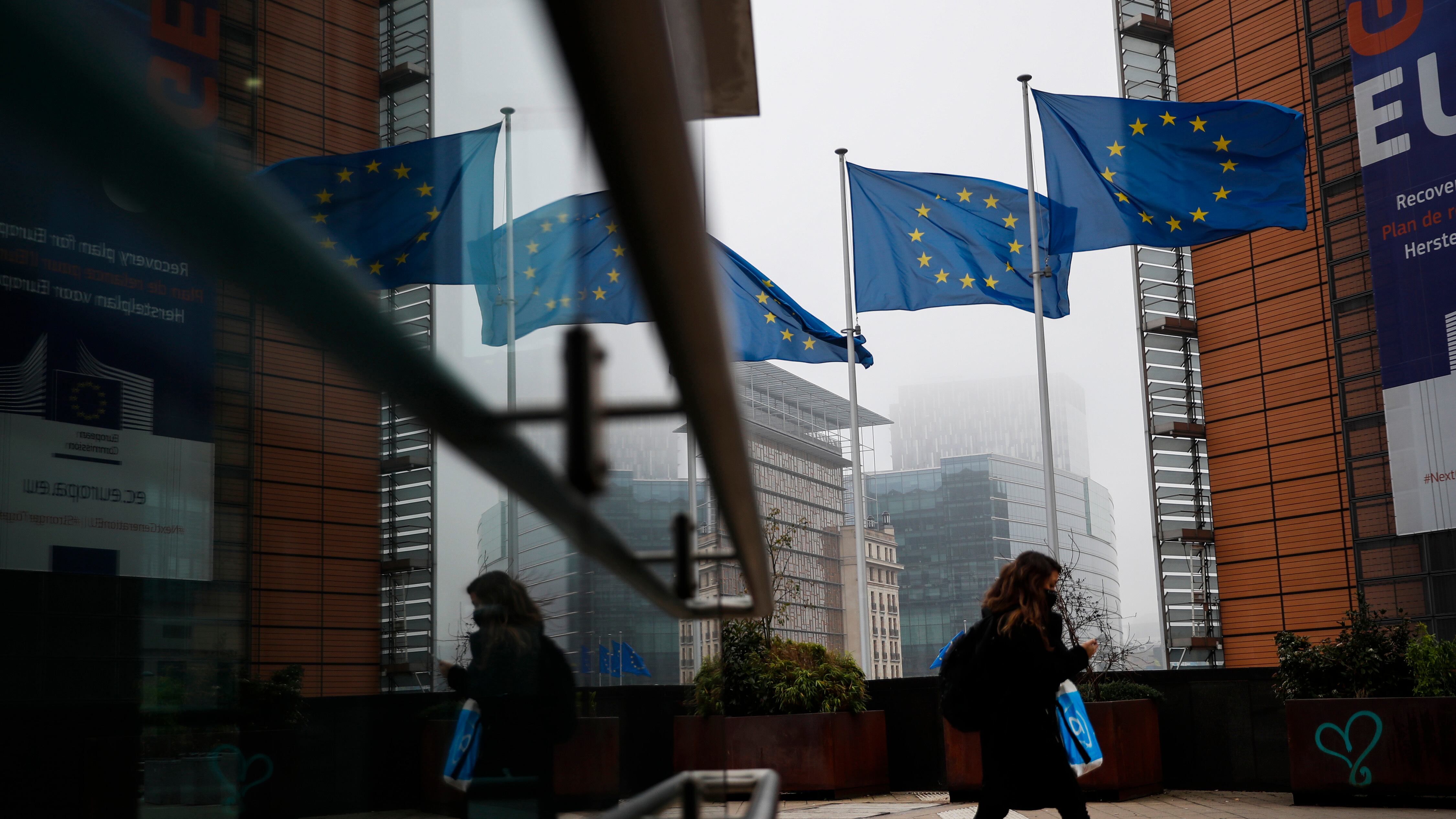Bruxelles lancia l'allerta. "Corsa contro il tempo". Su Omicron G7 urgente