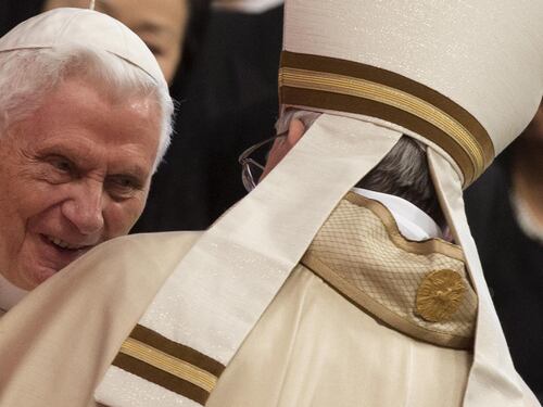 Francesco scrive a Ratzinger. "Piena fiducia e sostegno"