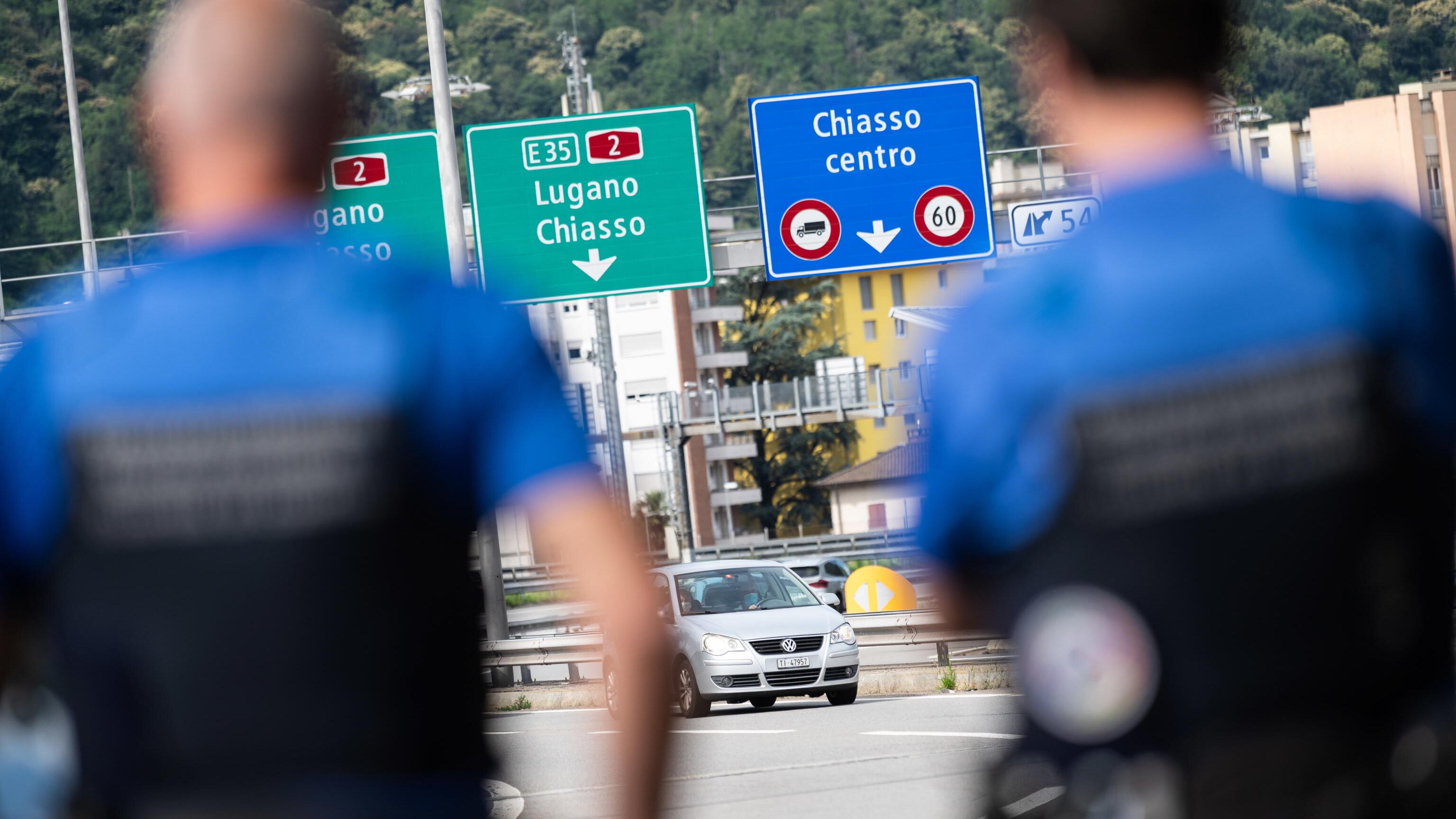 Messaggio Ue all'Italia e altri 8 Paesi: "Stop ai controlli a frontiere interne". Ma La Lega avverte: "Decidiamo noi"
