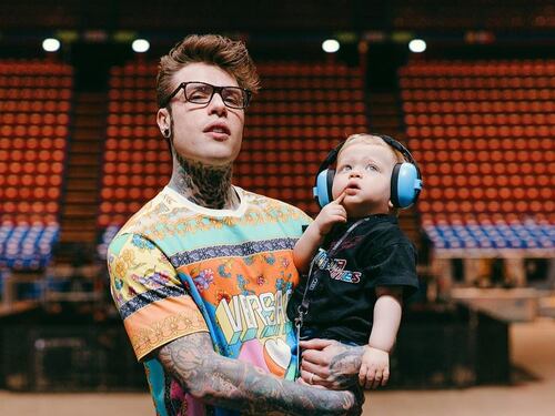 La prima volta di Leone ad un concerto del padre Fedez
