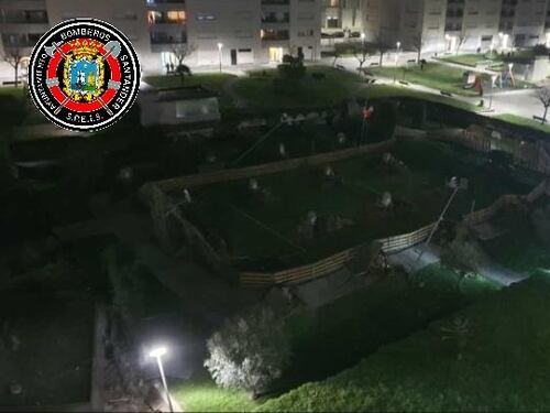 Spagna, un parco giochi collassa sul parcheggio sotterraneo
