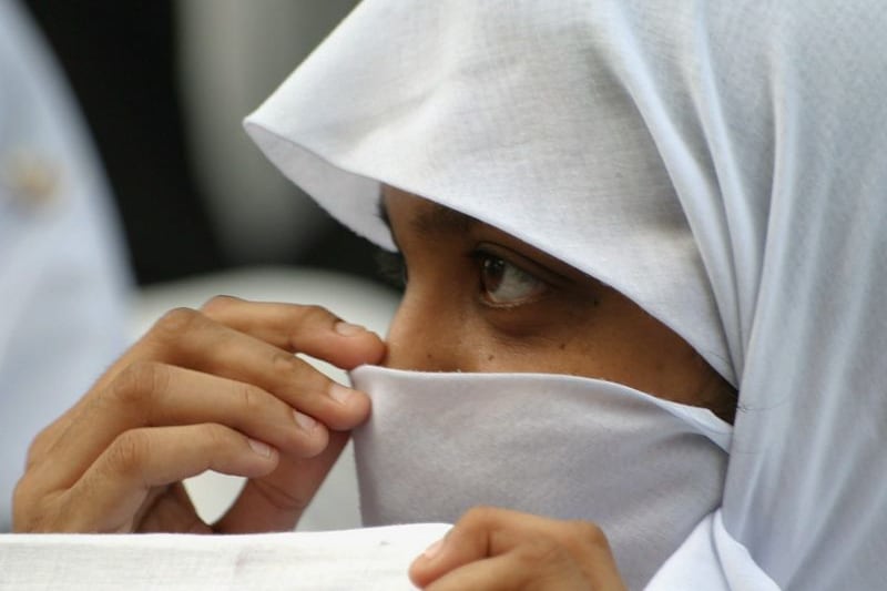 “Il velo integrale non è prescritto dal Corano”. Così l’imam smonta la narrazione islamica. Ma in Austria si temono scontri