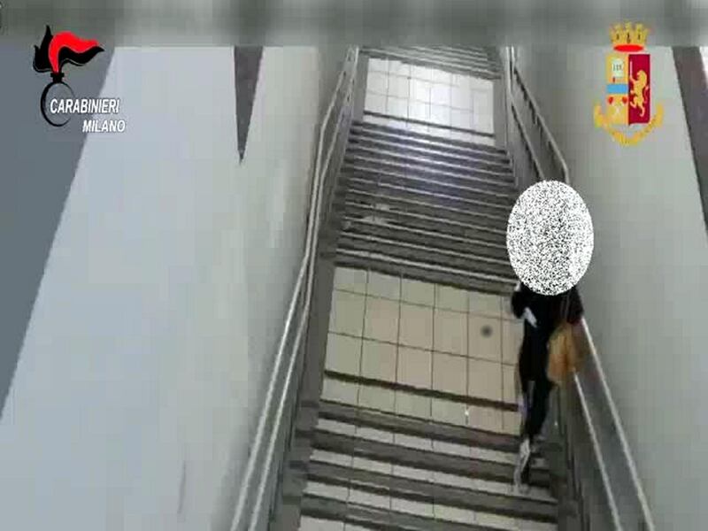 Milano, immigrato molesta una 25enne 3
