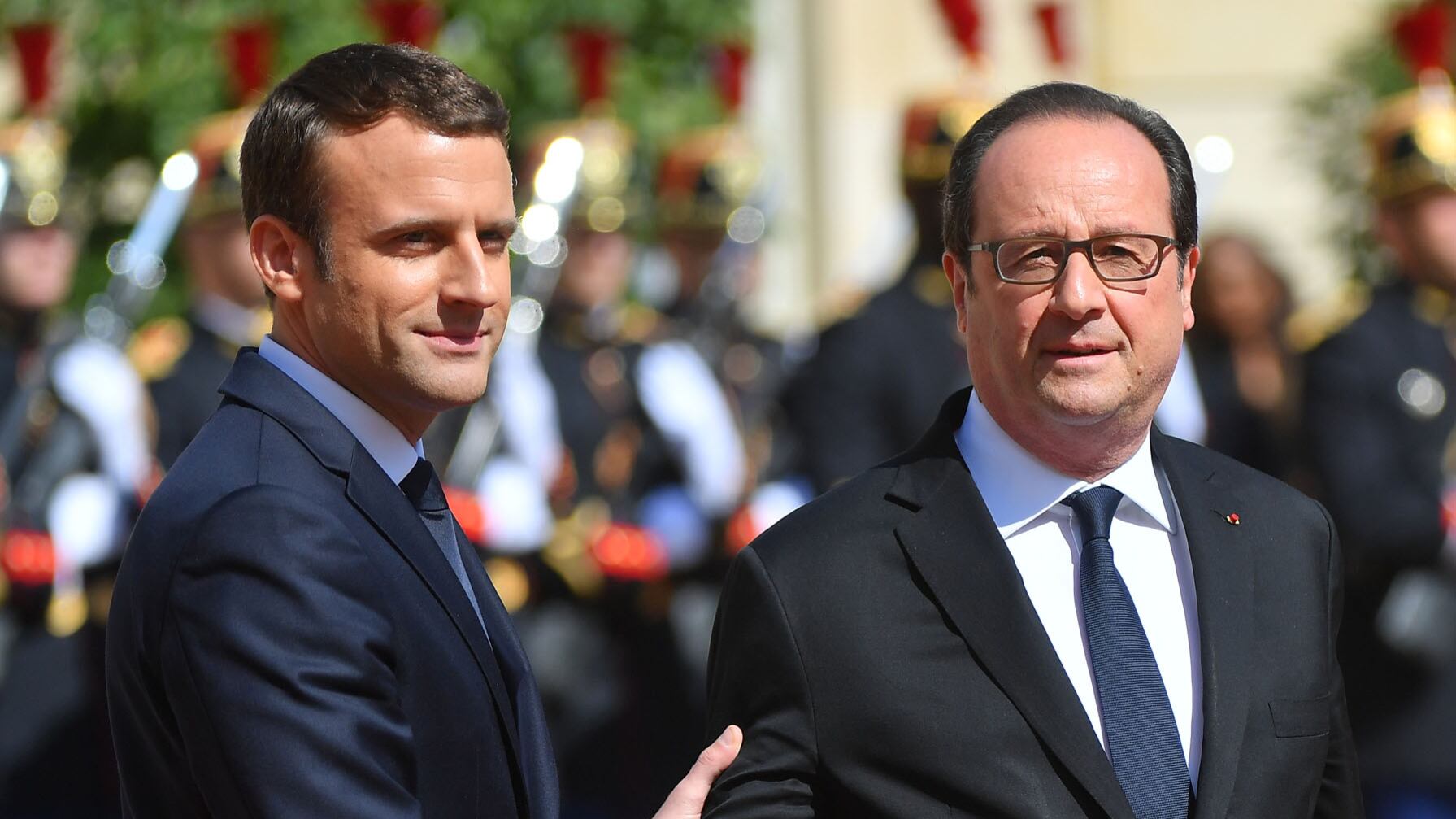 Lo scandalo affonda Macron Ora rispunta persino Hollande