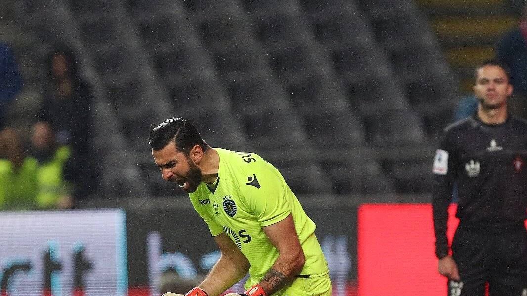 La moglie di Rui Patricio: "Sesso vietato ai calciatori? Allora fate da soli"