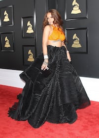 Grammy 2017, i look più sexy sul red carpet 36