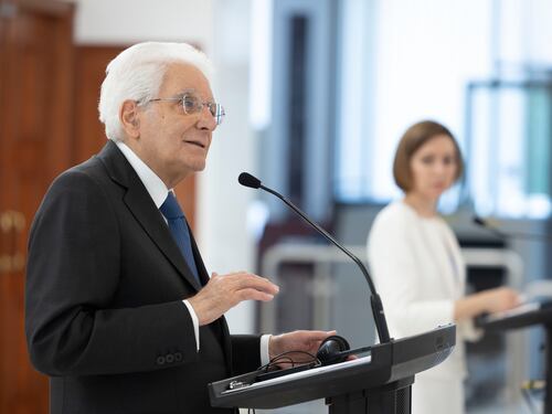 "Assistenza all'Ucraina non avrà cedimenti". Mattarella conferma il supporto a Kiev