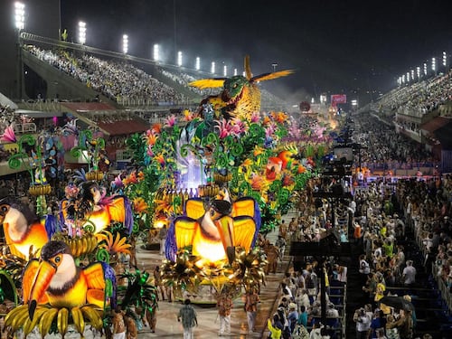 Il Covid spazza via il Carnevale di Rio. Neanche le guerre lo avevano fermato