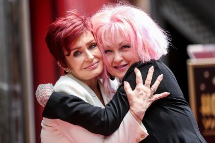 Cyndi lauper premiata con una stella sulla Walk of Fame 6
