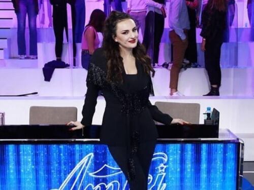 Arisa in topless: "Basta vergogne, mi voglio celebrare"