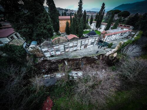 Cede ala del cimitero: 20 bare nel Sannio
