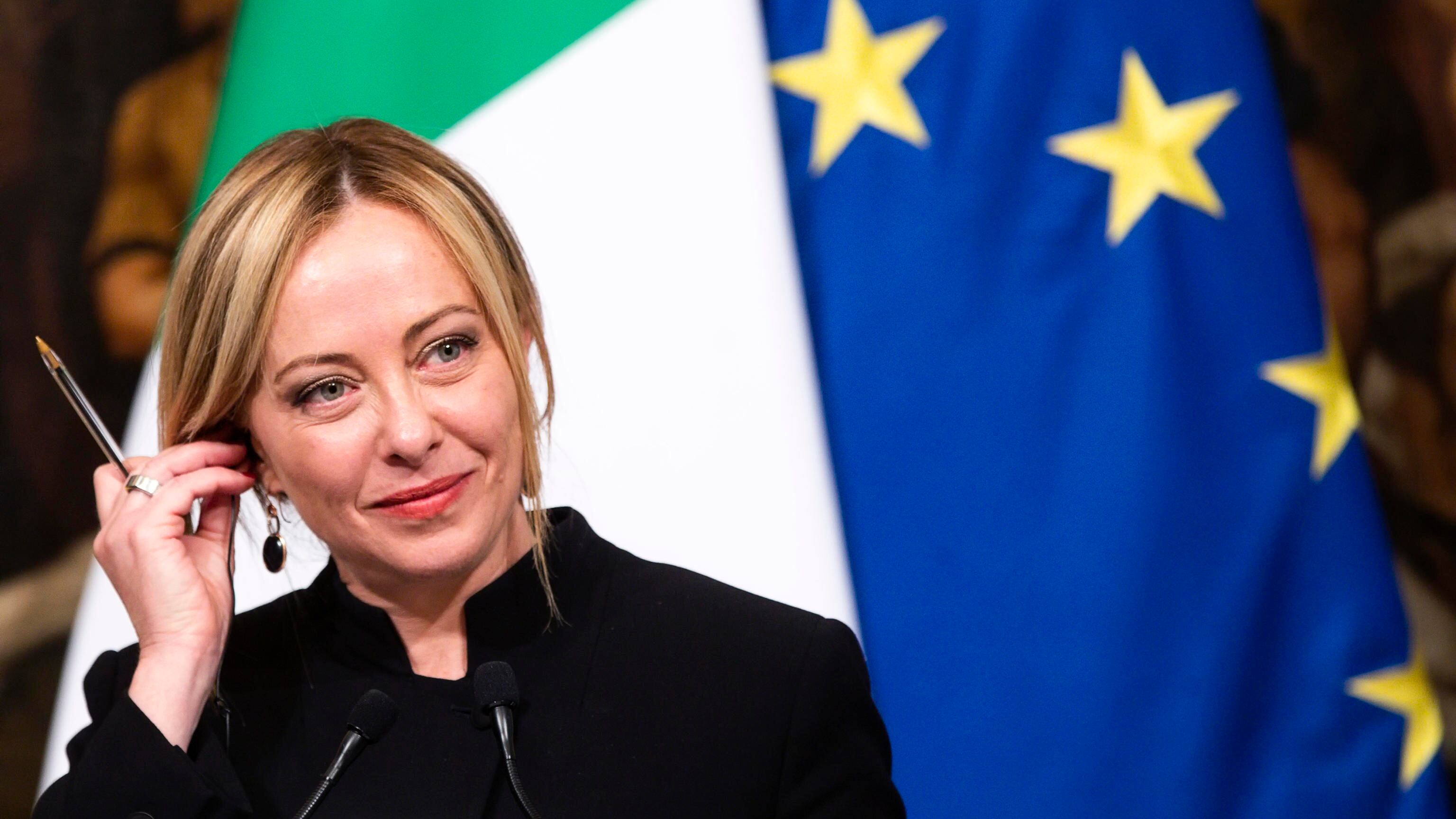 Meloni replica agli schiaffi: "Attacchi dall'estero? Allora il governo sta facendo bene"