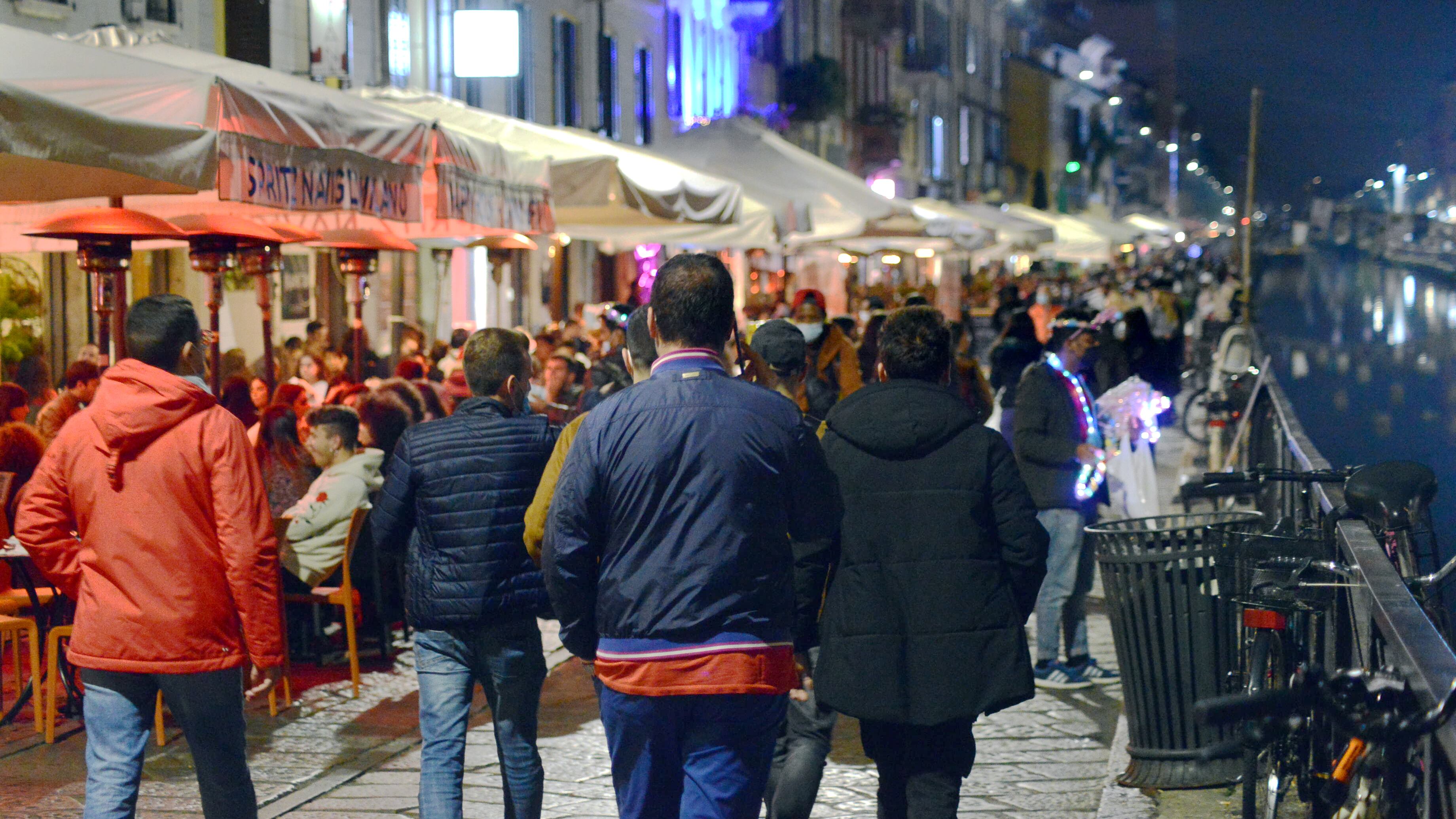 Giro di vite sulla movida. Cts: "Stato d'emergenza almeno fino al 31 luglio"