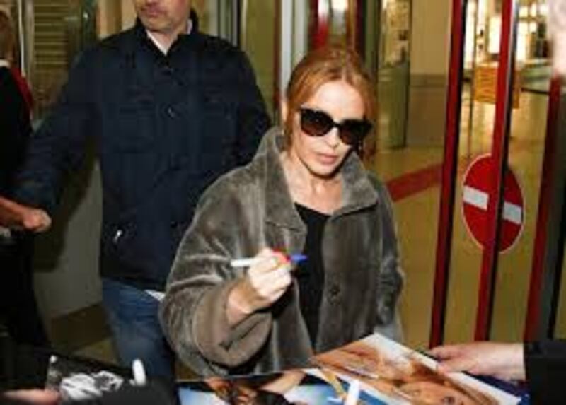 Kylie Minogue, la sexy principessa del pop 9