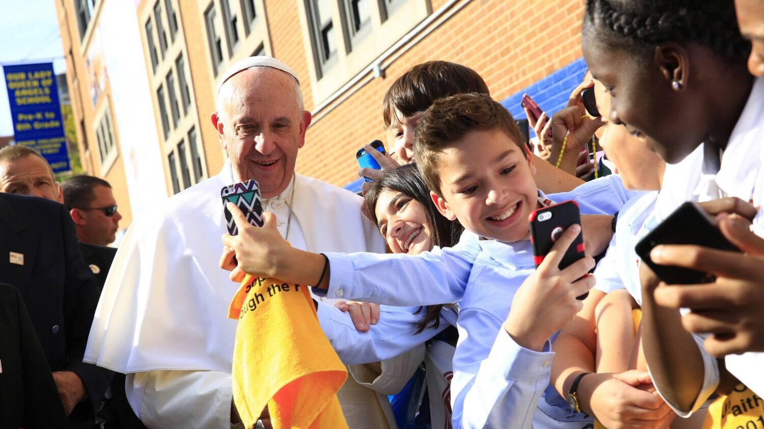 Papa con vittime pedofili: "Dio piange"