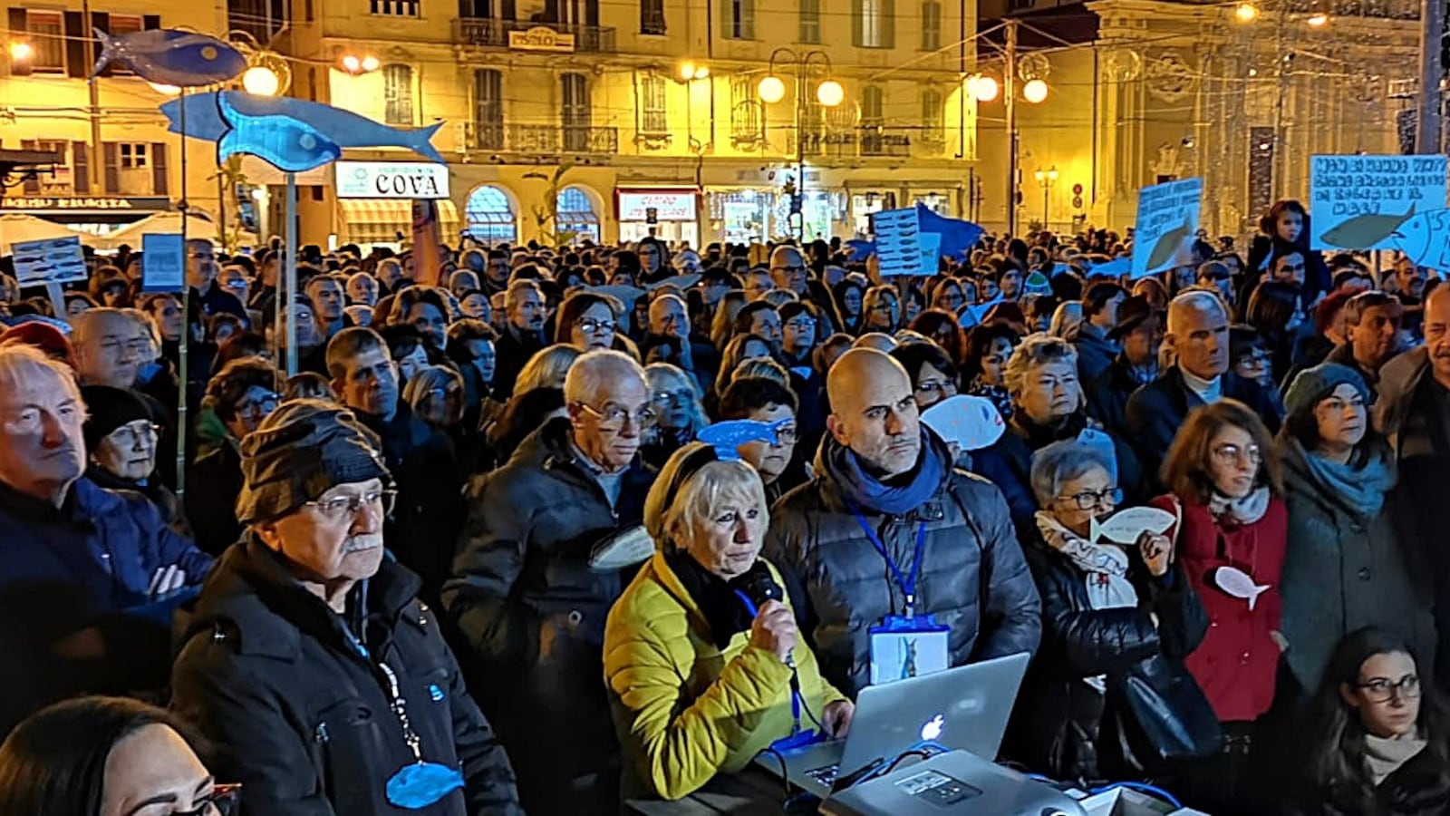 La bufala "pancia a destra, testa a sinistra"