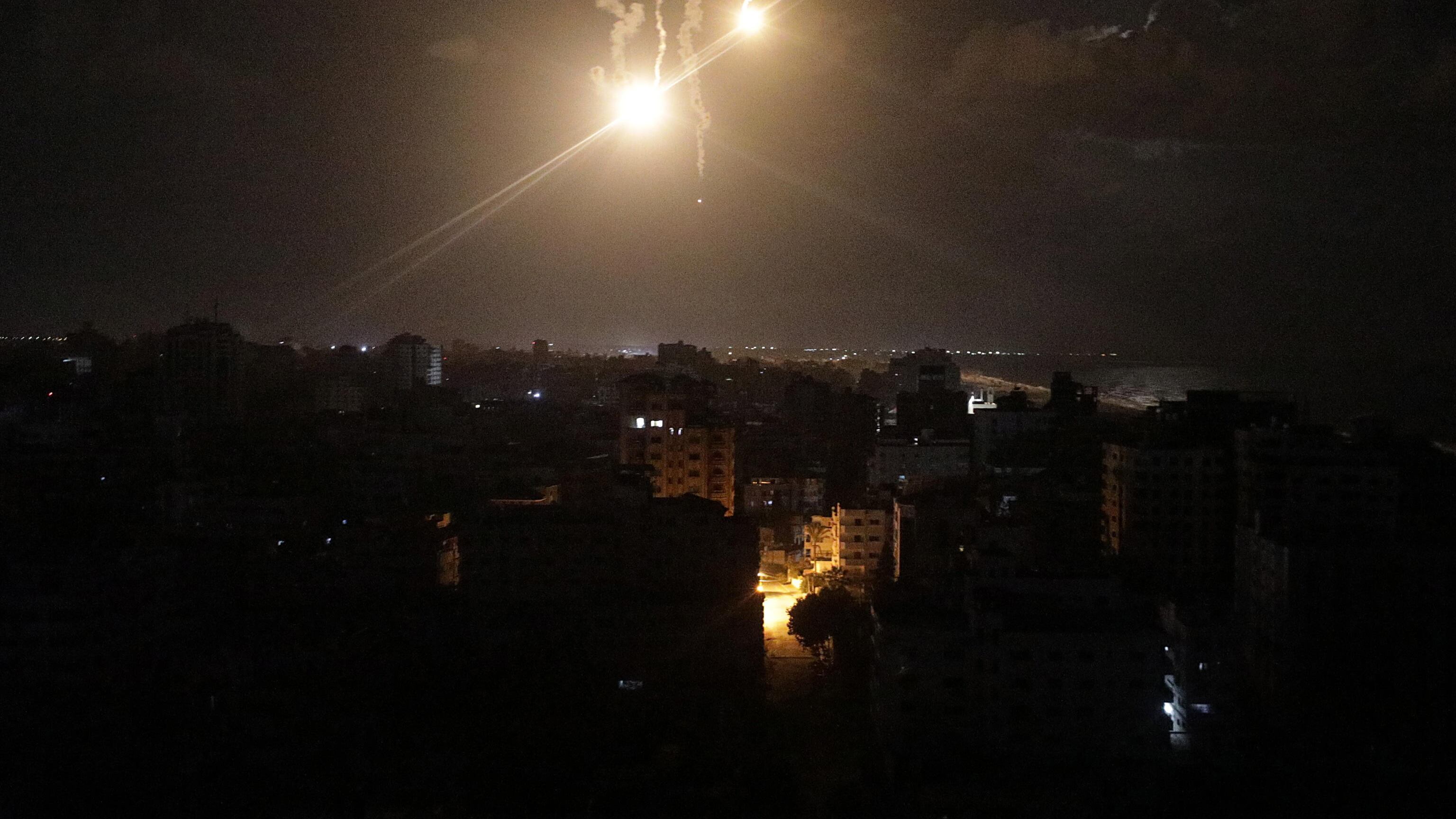 Israele ammassa i tank a nord della Striscia: "Presto l'ordine di entrare"