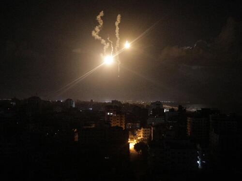 Israele ammassa i tank a nord della Striscia: "Presto l'ordine di entrare"
