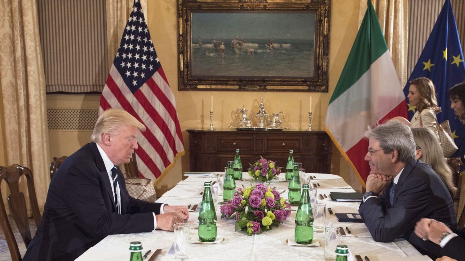 Svolta di Trump sulla Nato: "In campo contro l'Isis"