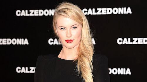 Ireland Baldwin, topless mozzafiato 15