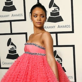 Rihanna, il seno esplode su Instagram. Ma è il profilo di un'amica 20
