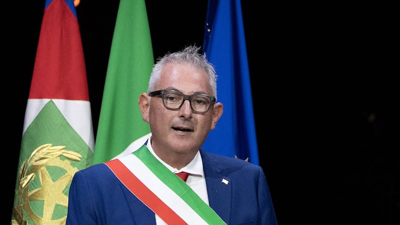 Tutto il centrodestra si ribella. “Non si rinunci alla nostra identità”
