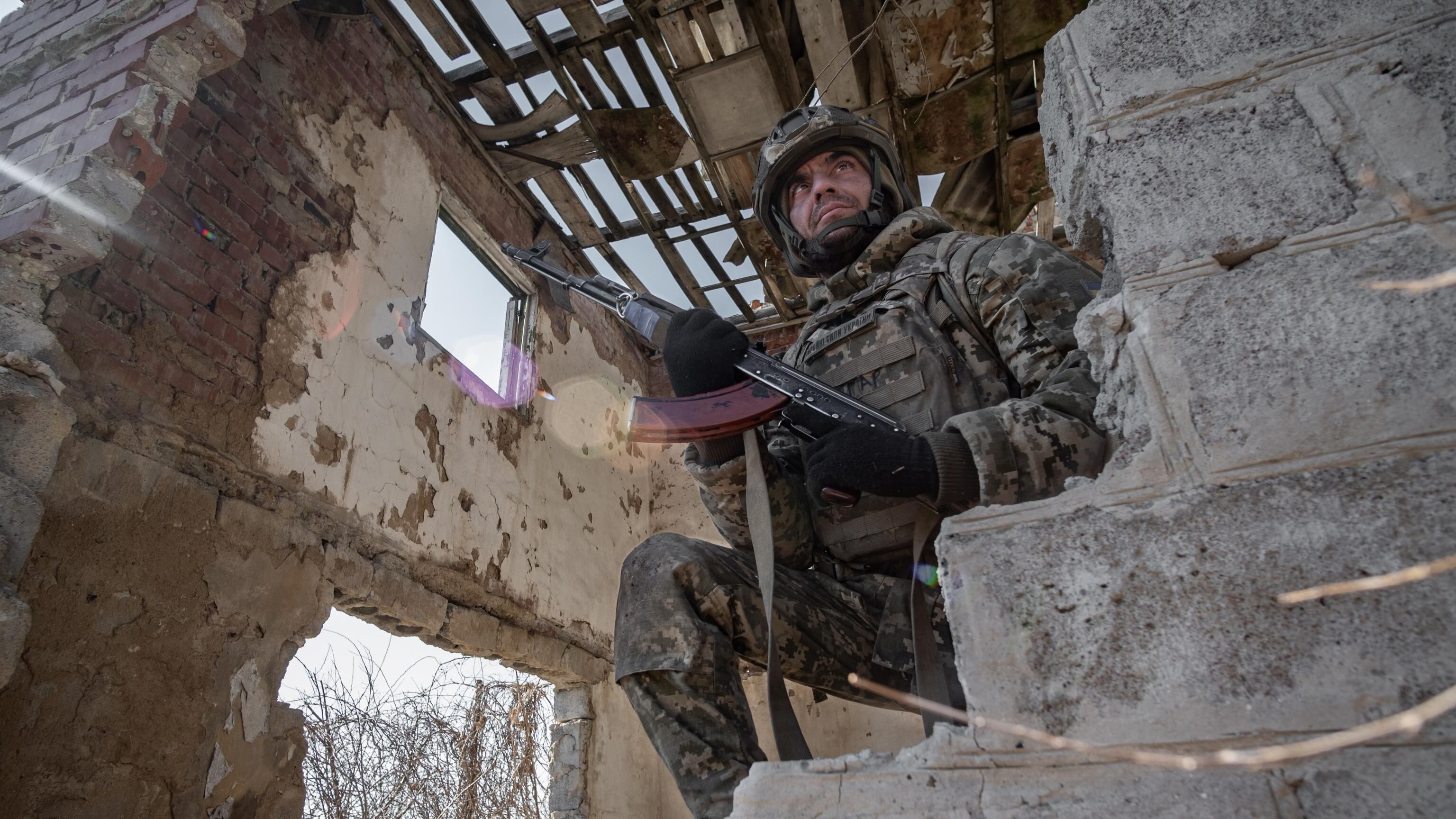 Il Kursk quasi perso, vacilla pure il Donetsk. Zelensky è all'angolo