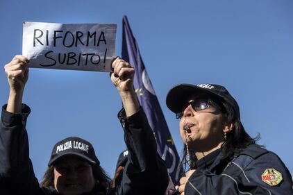 Corteo dei vigili, traffico in tilt a Roma 1