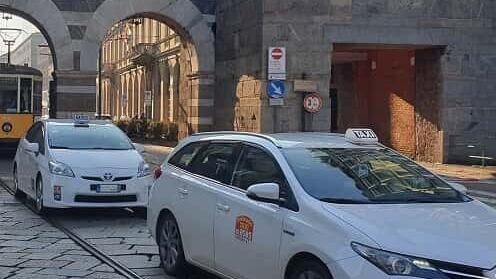 Taxi e licenze, Calenda "scarica" Letizia Moratti