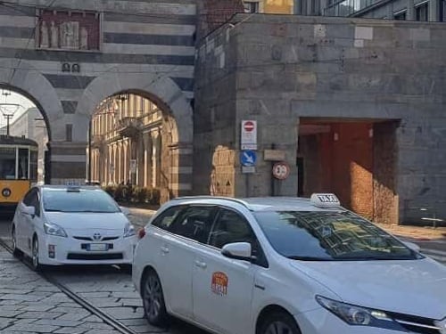 Taxi e licenze, Calenda "scarica" Letizia Moratti