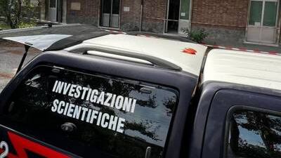 "Una pozza di sangue". L'orrore del cadavere nell'area dismessa di Bologna