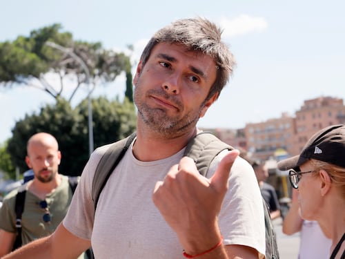 Di Battista e la dinamica social: cosa c’è dietro il boom di follower