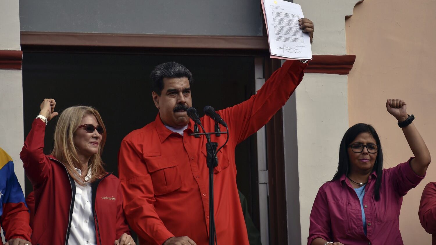 "Maduro un delinquente". La Lega si smarca dal M5s