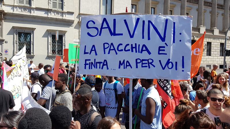 Stranieri e sinistra in corteo contro Salvini 10