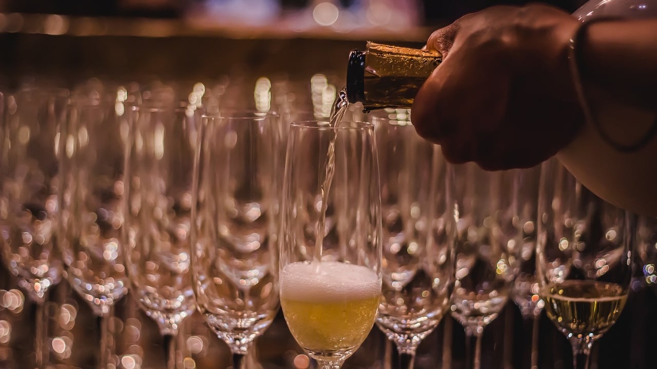 I 5 migliori vini spumante del supermercato per il brindisi delle feste