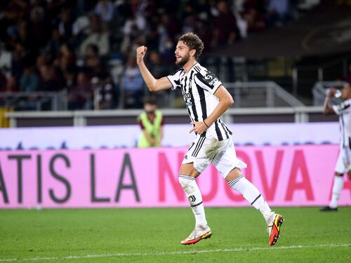 Il derby balla sulle punte ma ci pensa Locatelli. E la Juve "torna" Juve