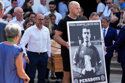 Lacrime e dolore per l'ultimo saluto a Doago Jota 14
