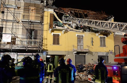Crolla una palazzina a Torino, le immagini dell'incidente 10