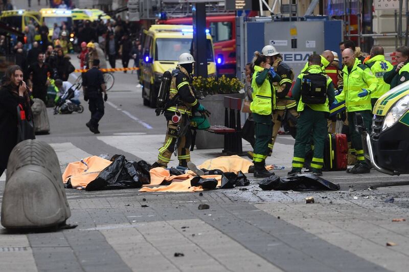 Camion sulla folla in centro a Stoccolma 12