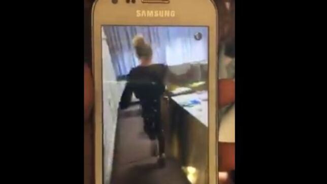 Sexy balletto della prof È bufera: "Licenziatela"