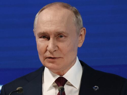 "Sta finanziando ricerche sull'immortalità": cosa c'è dietro gli strani investimenti di Putin