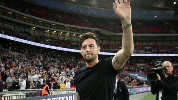 Mason torna in campo: dal ritiro forzato dal calcio alla panchina del Tottenham